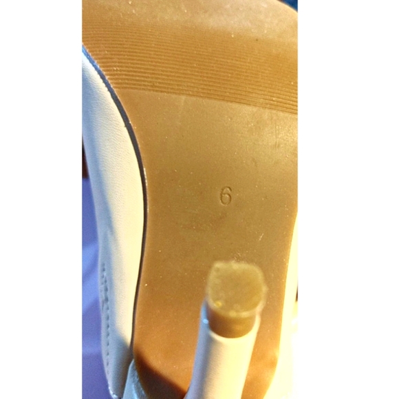 Le Chateau cream Mule heels Size 6 - Picture 6 of 6